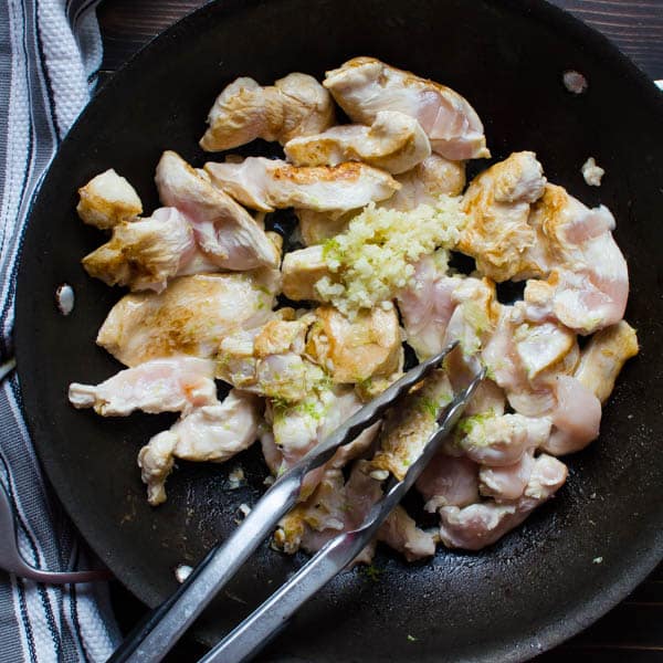 chicken garlic and lime juice with tongs