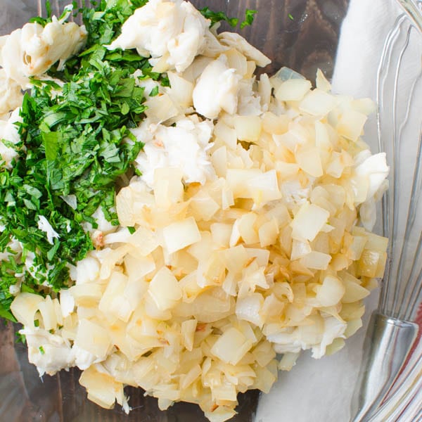 lump crabmeat, sautéed onions and parsley in a bowl.