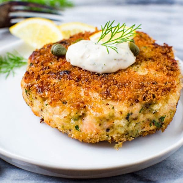 Crunchy salmon cakes with aioli and dill.