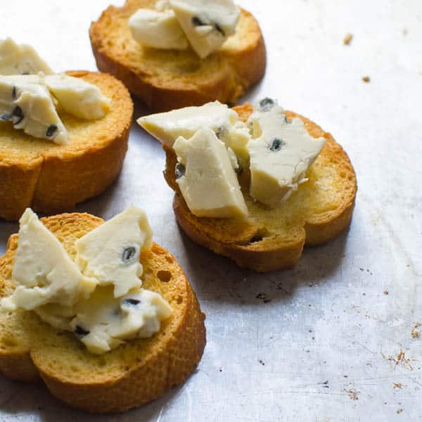 toasted croutons with blue cheese