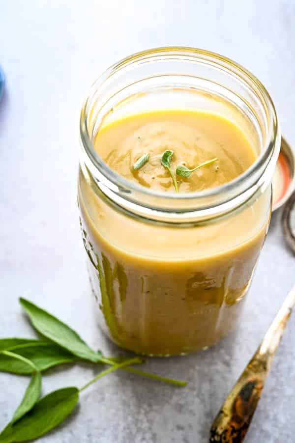 this turkey neck gravy can be stored in a mason jar.