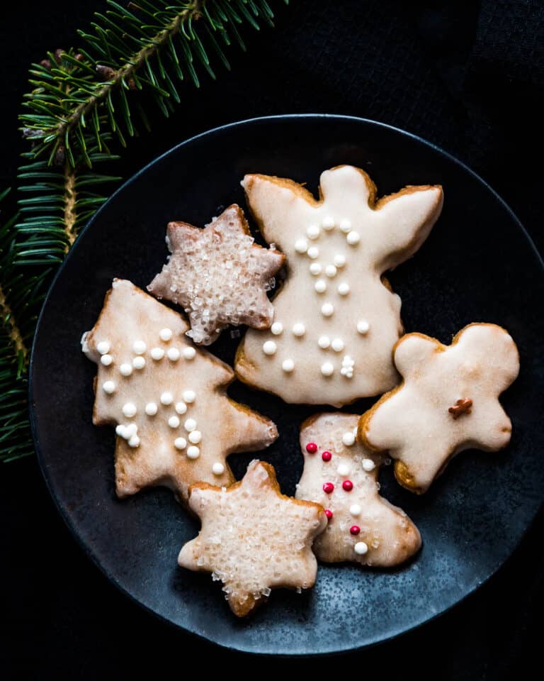 Cutout Spiced Cookies For Christmas