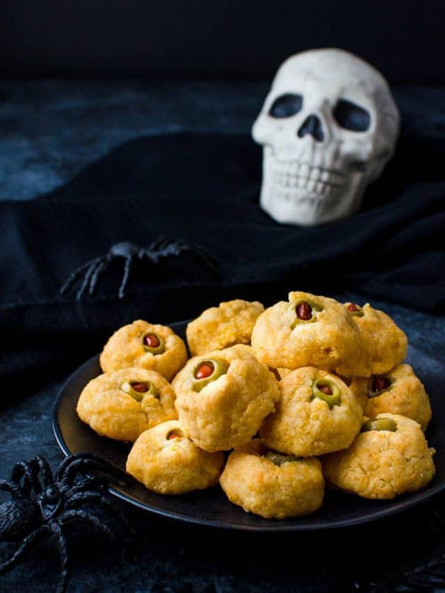 Cheesy Olive Eyeballs – An Easy Halloween Appetizer