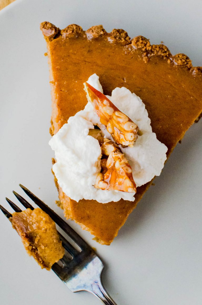Thanksgiving Pumpkin Pie with Gingersnap Crust