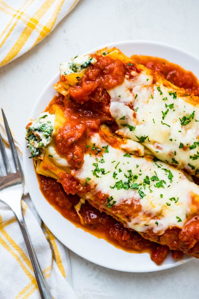 a serving of the baked manicotti.