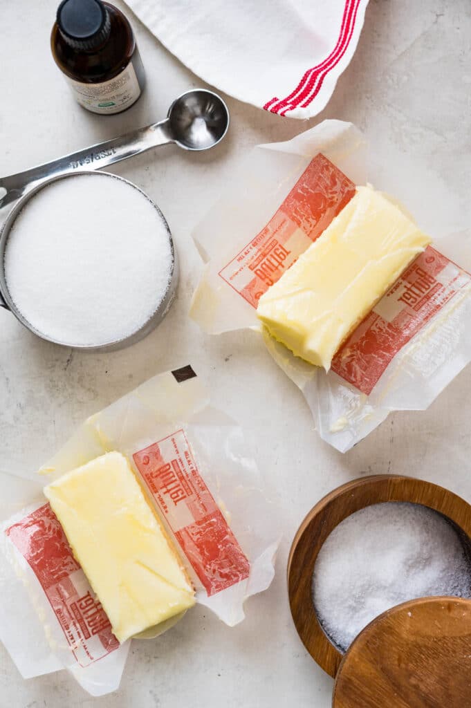 Ingredients for the whipped icing recipe.