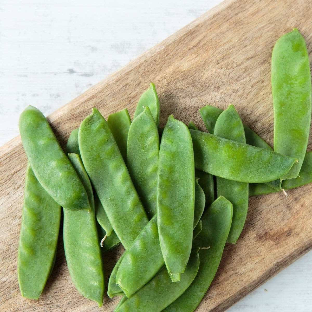 trimmed snow peas.