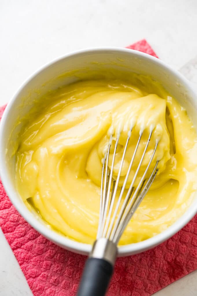 Look at how creamy and lush this garlic aioli looks.