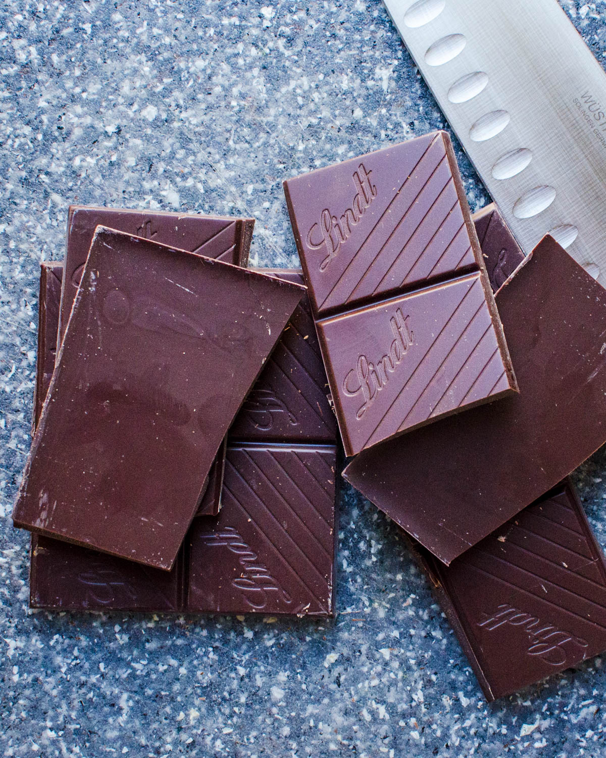 Dark chocolate bars of chocolate.