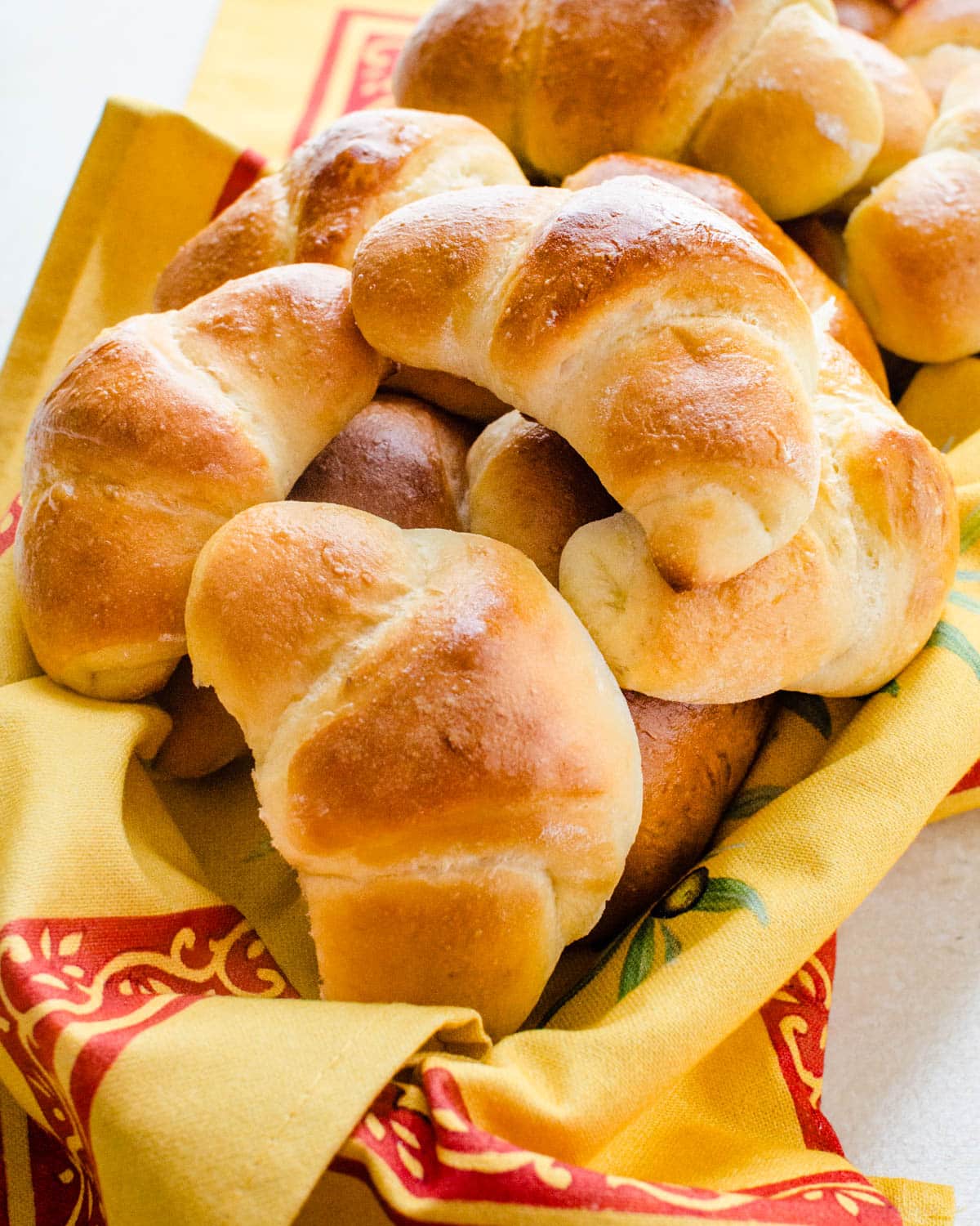 a bread basket filled with crescent rolls.