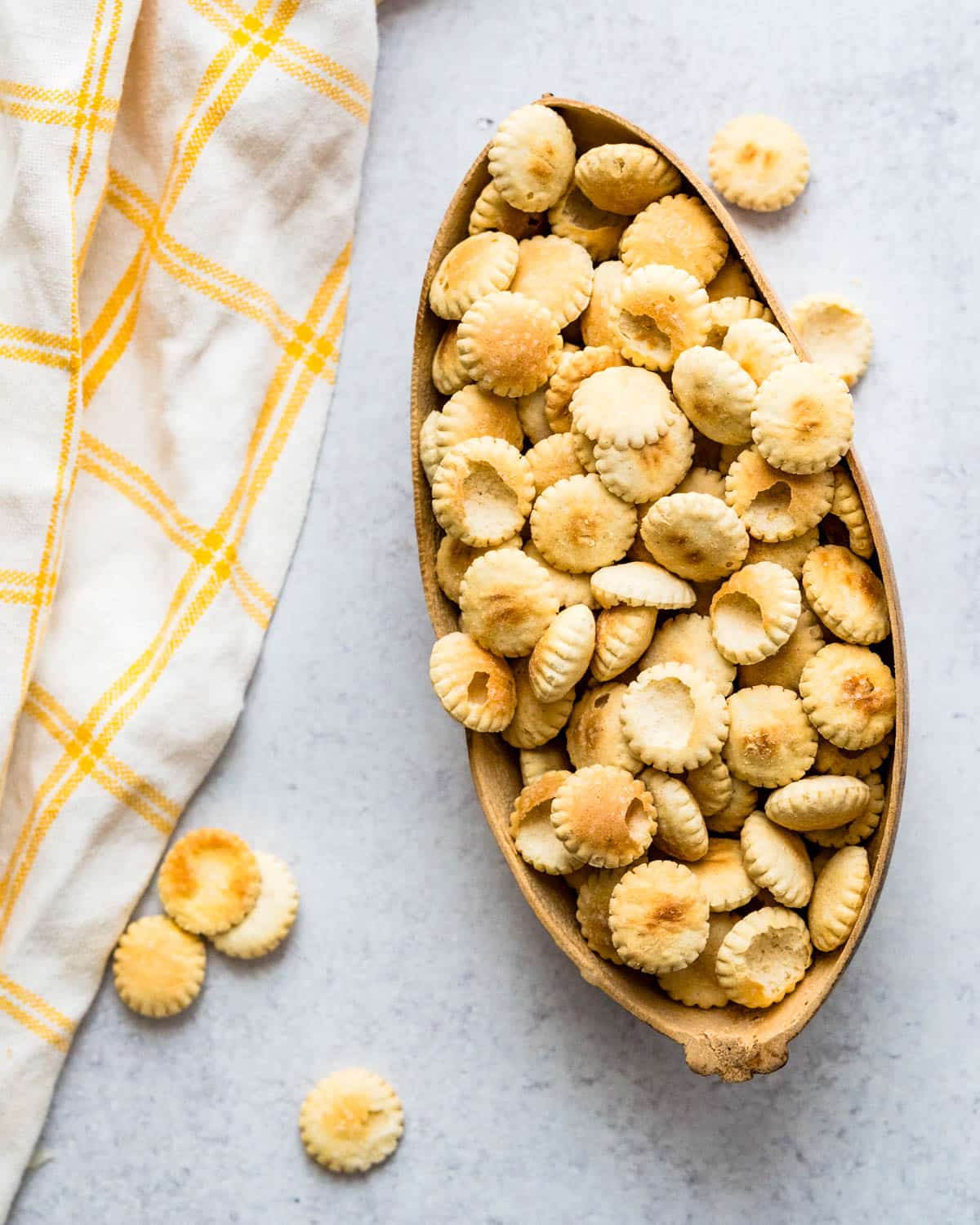 Plain oyster crackers.