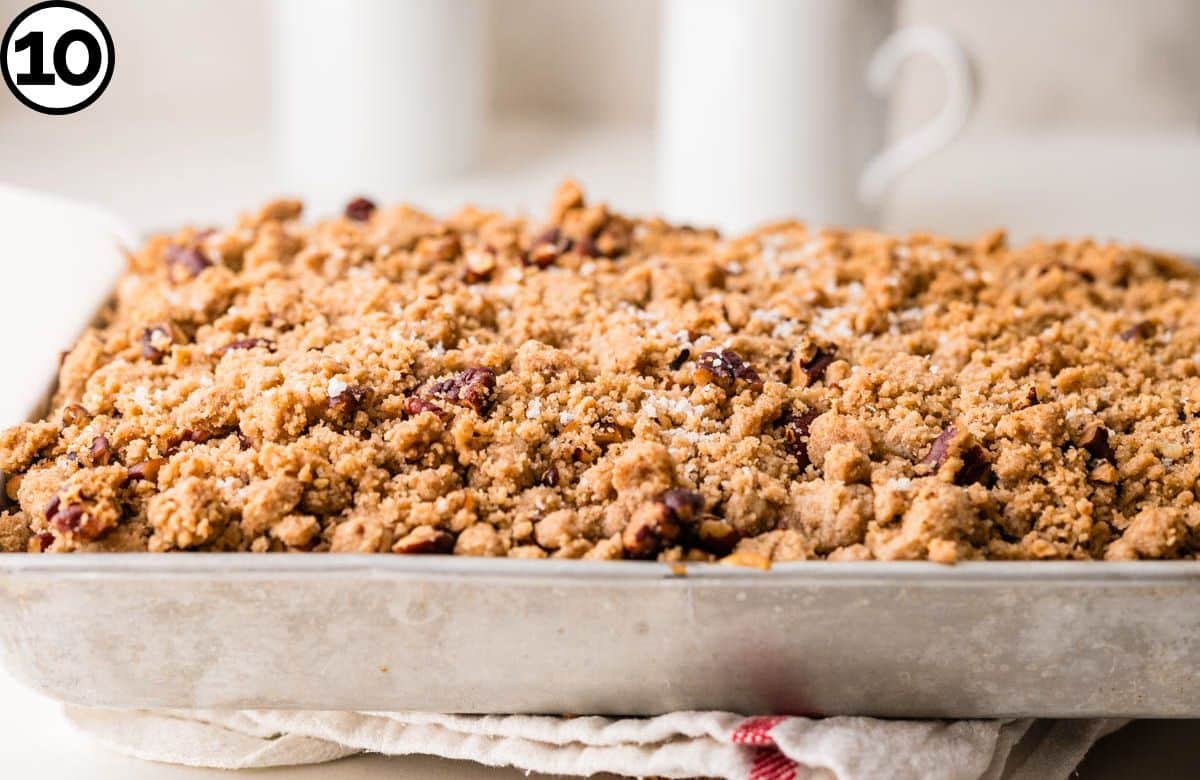 Let the cake cool in the pan for 10-15 minutes.